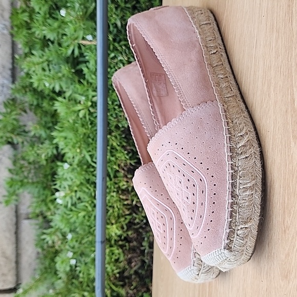 UGG Heidi Perforated Platform Suede  Espadrille Moccasin Size 11 - Picture 1 of 11